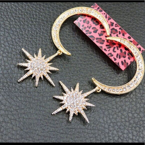 💫 Betsey Johnson sparkling star & moon earrings ✨ - Picture 1 of 3